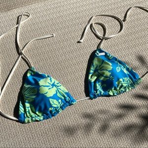 hibiscus reversible bikini top // roxy x UO
